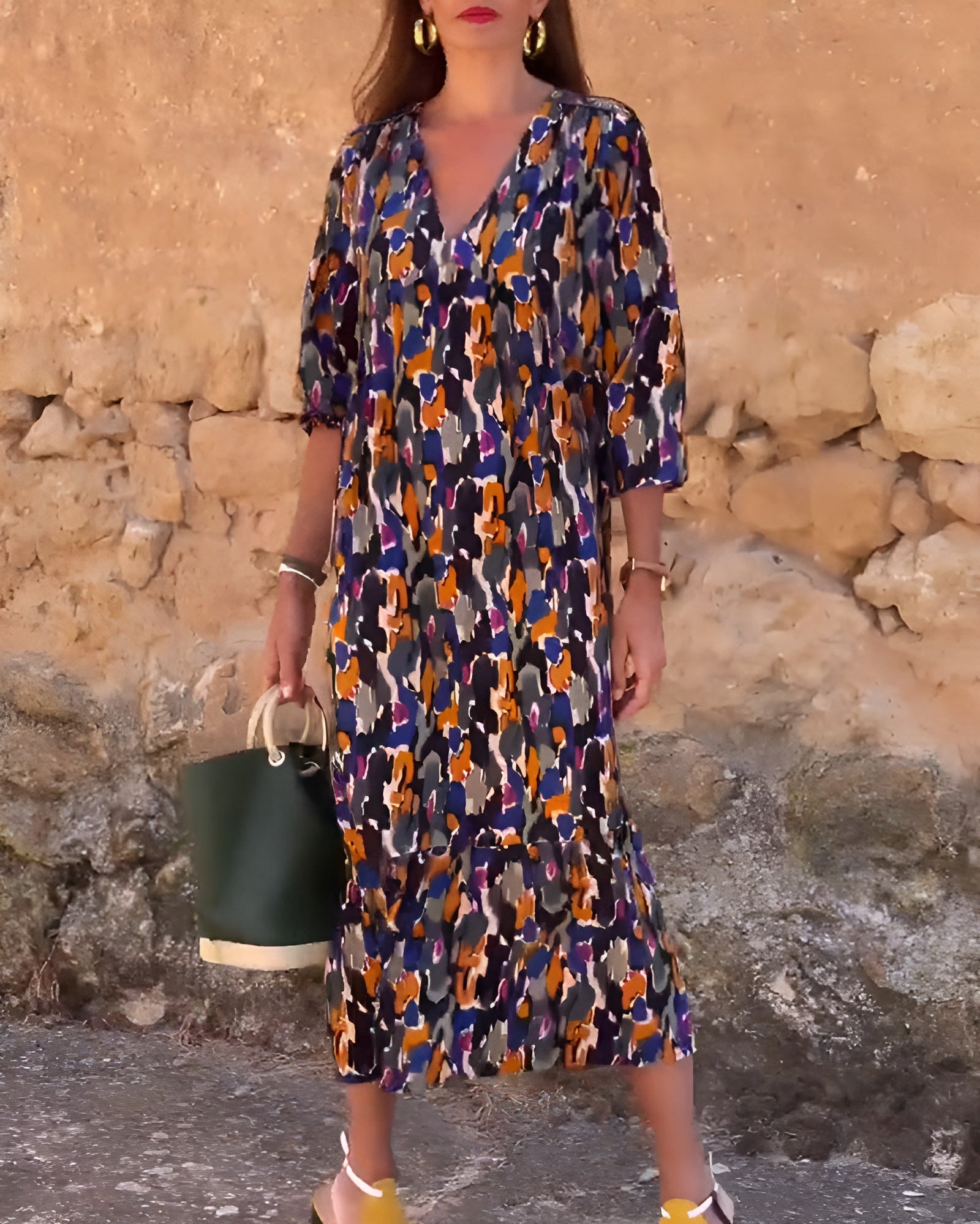 Nathalie | Vintage-Inspired V-Neck Dress with Retro Print