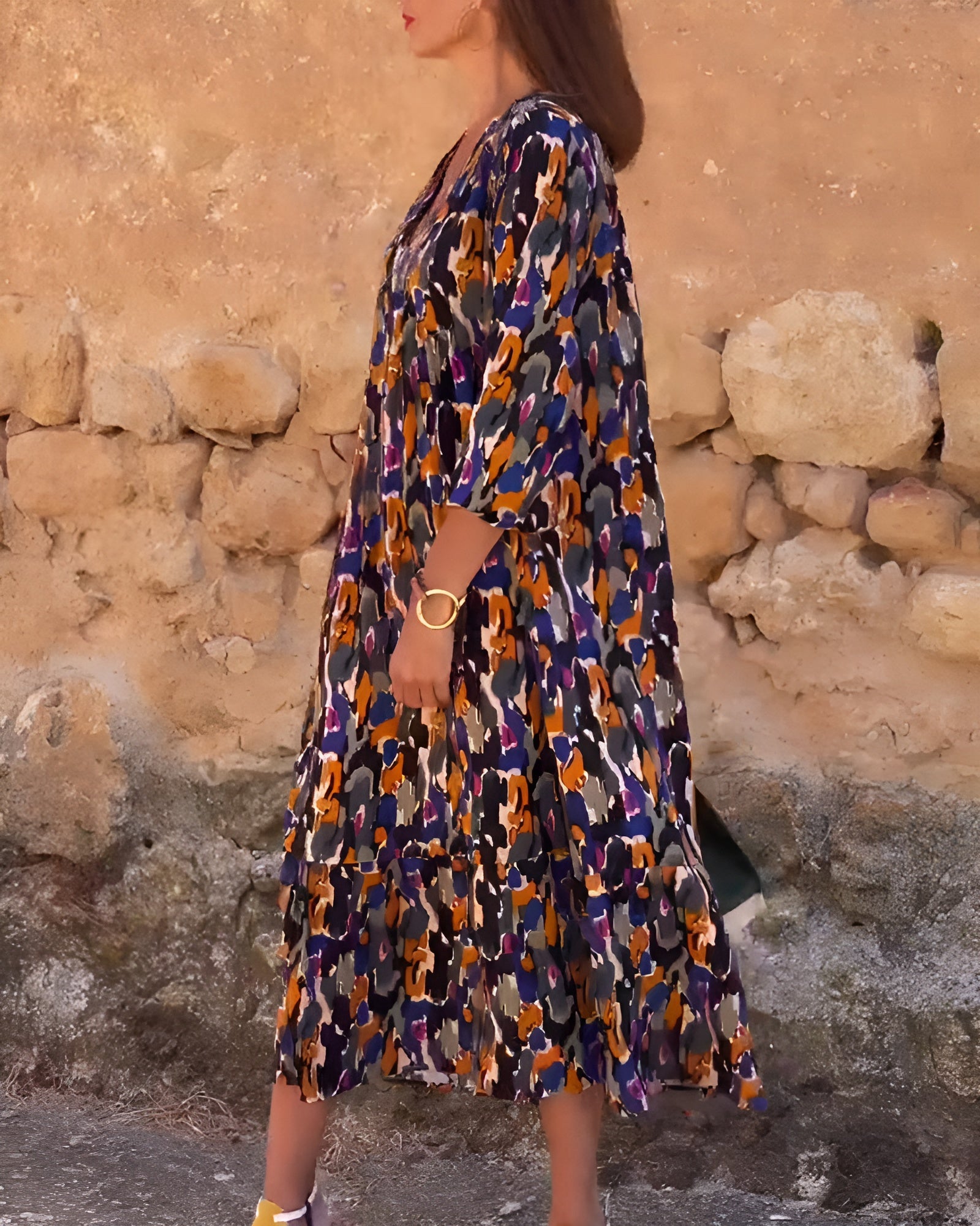 Nathalie | Vintage-Inspired V-Neck Dress with Retro Print