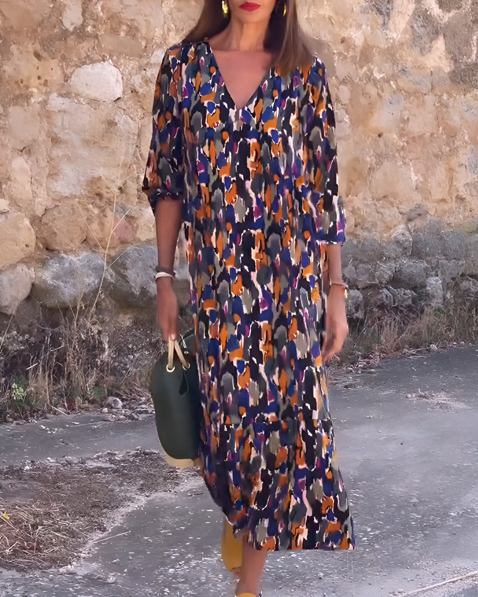 Nathalie | Vintage-Inspired V-Neck Dress with Retro Print