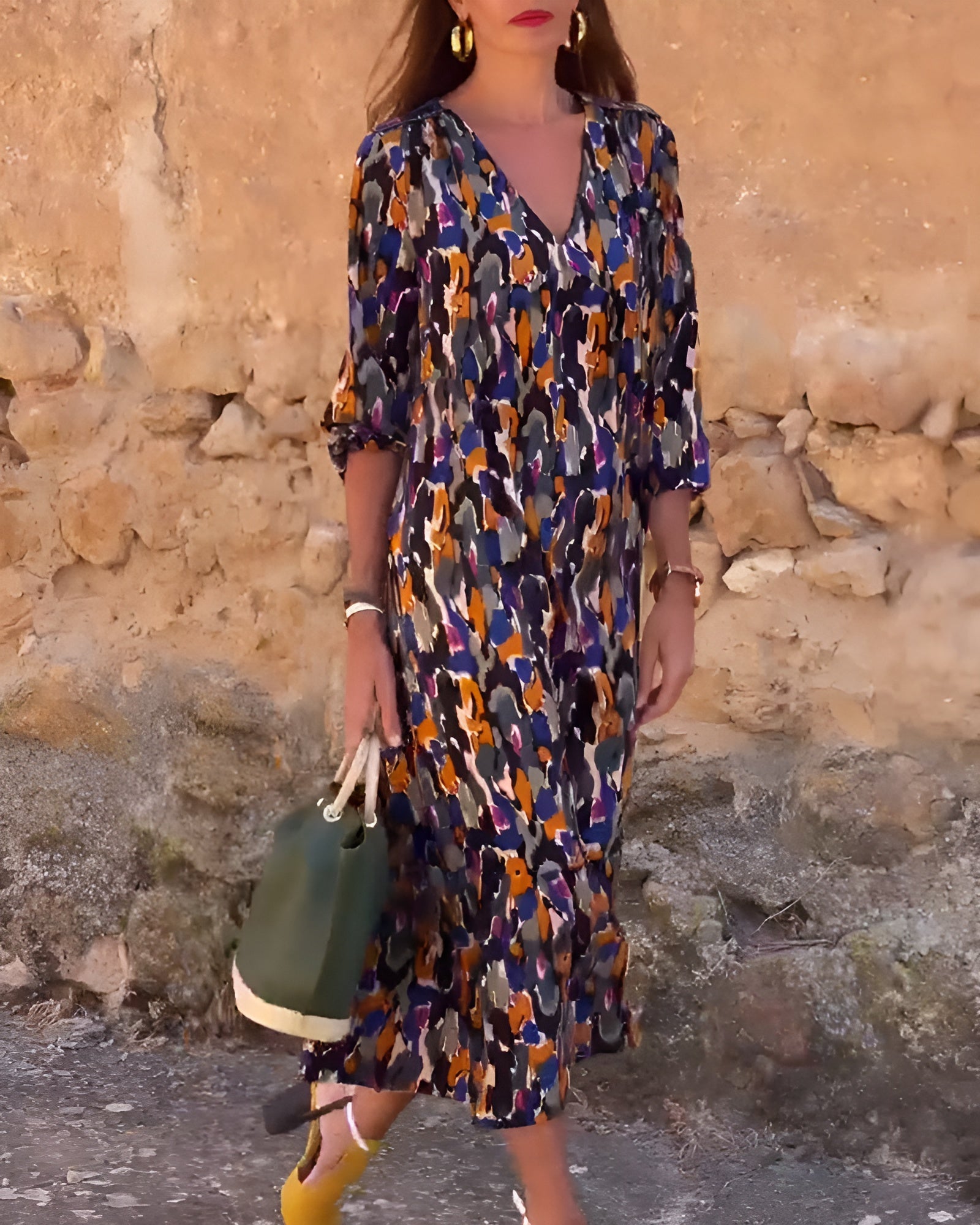 Nathalie | Vintage-Inspired V-Neck Dress with Retro Print